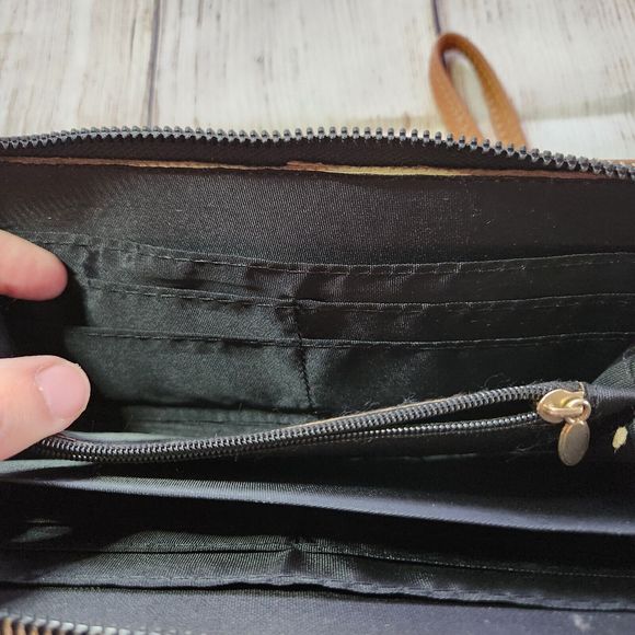 XOXO Wristlet Wallet Zip Vegan Leather Wallet W/ Lots Of Credit Card Slots - Picture 7 of 12